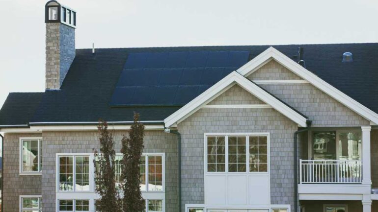 Environmental and Economic Advantages of Keeping Solar Panels Clean